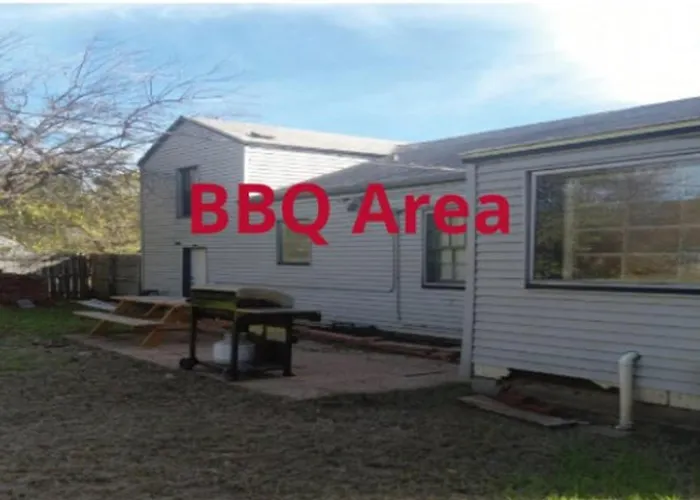 Midtown 2 Bedroom Cozy Charming Home Sleeps 6
